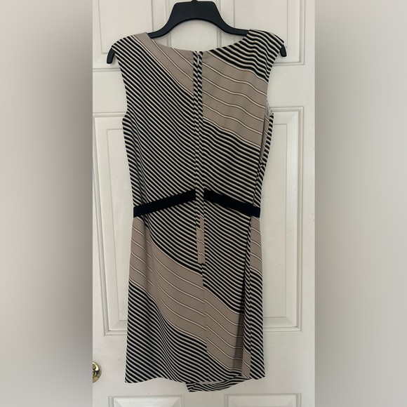 Ann Taylor Black and Tan Asymmetrical Dress. Size 2. EUC. - Picture 5 of 6